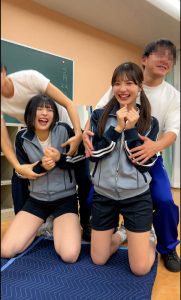 【独占】める＆ゆみ｜女子校生（kure028）｜巨乳JK乱交・中出しの神作品【電影シロウト-黒歴史-・★5.0】 素人エロ動画