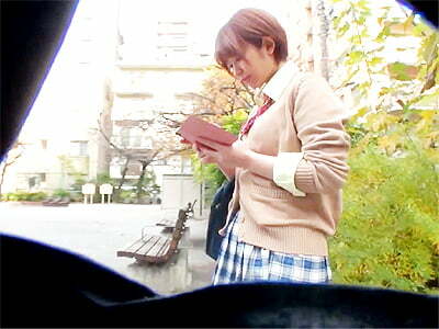 素人×JK 親も先生も知らない...。茶髪ショートカットの美少女ギャルが制服姿で円形ライトに照らされながらファック!