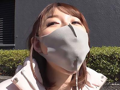 【抜ける！】病み上がりマスクをつけて歩くM字美少女が、涎を垂らしながらハードなイラマチオ調教の連続に屈服寸前!