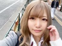 【イチャラブえっち】めっちゃカワ金髪制服ギャルがコスプレJK姿で即ハメＳＥＸ♡パイパンおマンコを疼かせて騎乗位セックスで中出し！