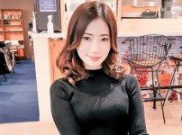 【他人妻ナンパ×生中出し】黒のワンピースを脱ぐスレンダー美人が電マで赤裸々オナニー…性欲まみれの清楚系美熟女おばさんにナカ出し膣内ザーメン発射