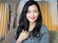 【人妻ナンパ×生中出し】色気溢れる美人奥様がパンスト下げ大きなお尻Tバック披露…美魔女おばさんの巨乳が乳首ビンビンに！