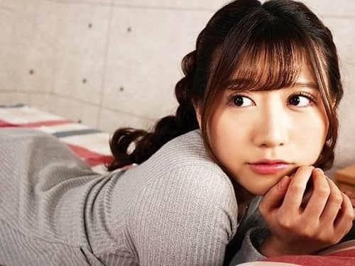 【小鳥遊ももえ】隠れ巨乳だった美痴女娘にスケベ過ぎるオナニーを見せつけられフル勃起したチ〇ポを凄テクの手コキで。。。