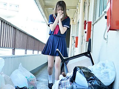 【松本いちか×パイパン中出し】隣人のゴミ部屋おじさんが女子校生の若マンに興奮して抜かずの追撃中出し交尾