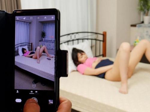 【岬さくら×息子の友達】友達の母のオナニー鑑賞！？オナニーする様子をスマホ撮影した男はこれを使って脅迫エッチ強要！背徳的性行為をすることに