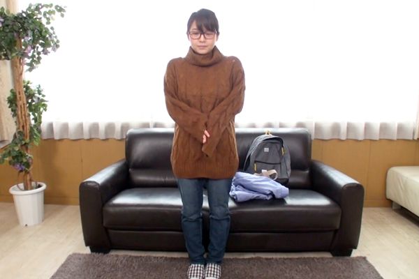 【部品工場勤務の宏美】メガネで地味だけどむっちり爆乳の２１歳お姉さん♡経験１人のウブボディをベロちゅーやクンニで悶絶させて３Ｐでイキまくる