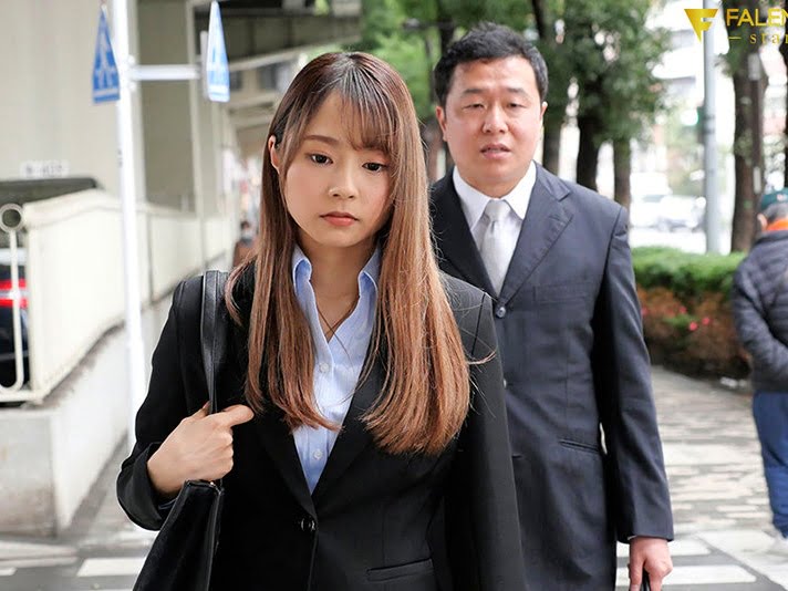 【河南実里×お叱り杭打ち】憧れの女性上司と出張先に相部屋に！ゴムも付けてもらえず杭打ち騎乗位ガン突きセックスで朝まで変態られる！