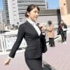 キリッとスーツ姿の真面目そうな美人OLお姉さんが登場！男優おチンコに鬼突きされてメスイキしてしまう