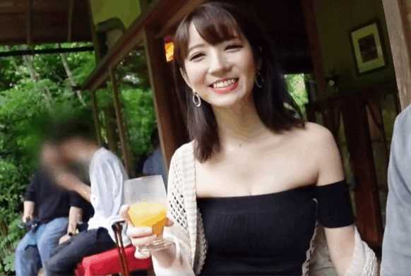 24歳のＧカップ爆乳ＯＬさんをレンタルし即ハメＳＥＸ♡発情パイパンおマンコにチンコ挿入して本番セックスで巨乳揺らして興奮♪