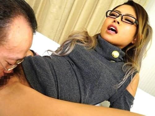 【RISA×ベロちゅー中毒】優しくて必死にベロちゅーをしてくるオヤジ好きなスレンダー美S女な黒ぎゃるが濡れた美マンを舐められて。。。