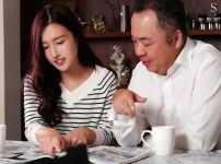 【古川いおり×異常精液癖】射精後も根元から搾り尽くす追撃フェラ！他人ちんこでも容赦なくむしゃぶりつく淫乱スケベ奥様！