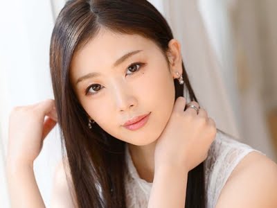 ＜小松杏×AVデビュー作＞モデルのような美形な奥様が男優とベロ出してねっとり絡めて待ちわびた顔して肉棒挿れ込まれる♥