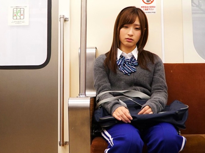 抵抗出来ない制服美娘！天使もえが電車内で痴漢師の魔の手によって犯され凌辱されまくる！