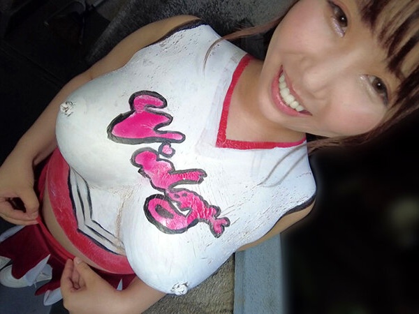 見ないで欲しいけど見て欲しいバニーガールスケベボディペイント！大都会の真ん中で野外露出！