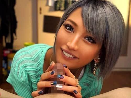 【AIKA×変態ギャルのイタズラフェラ】ショタの無垢チ〇ポに興味津々なデカぱいGAL女子高生が「気持ちよくしてあげる！」肉棒を咥えて…